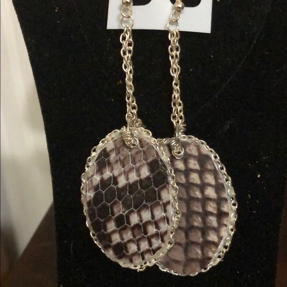 saundrad Jewelry - Brown leather dangle earrings